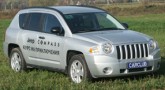 Jeep Compass: стрелка показывает в сторону дивана
